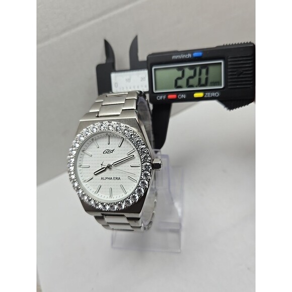 GLD Alpha Era Quartz Watch Silver Iced Bezel 5 ATM Steel Bracelet New Battery - Picture 6 of 12